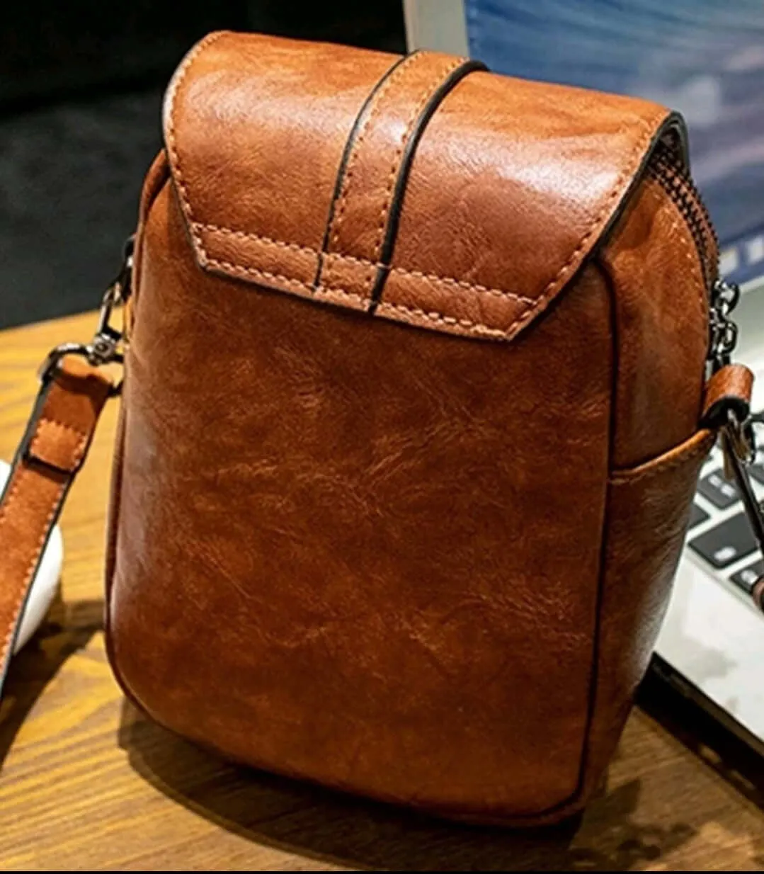 Bag - Crossbody - brown leather
