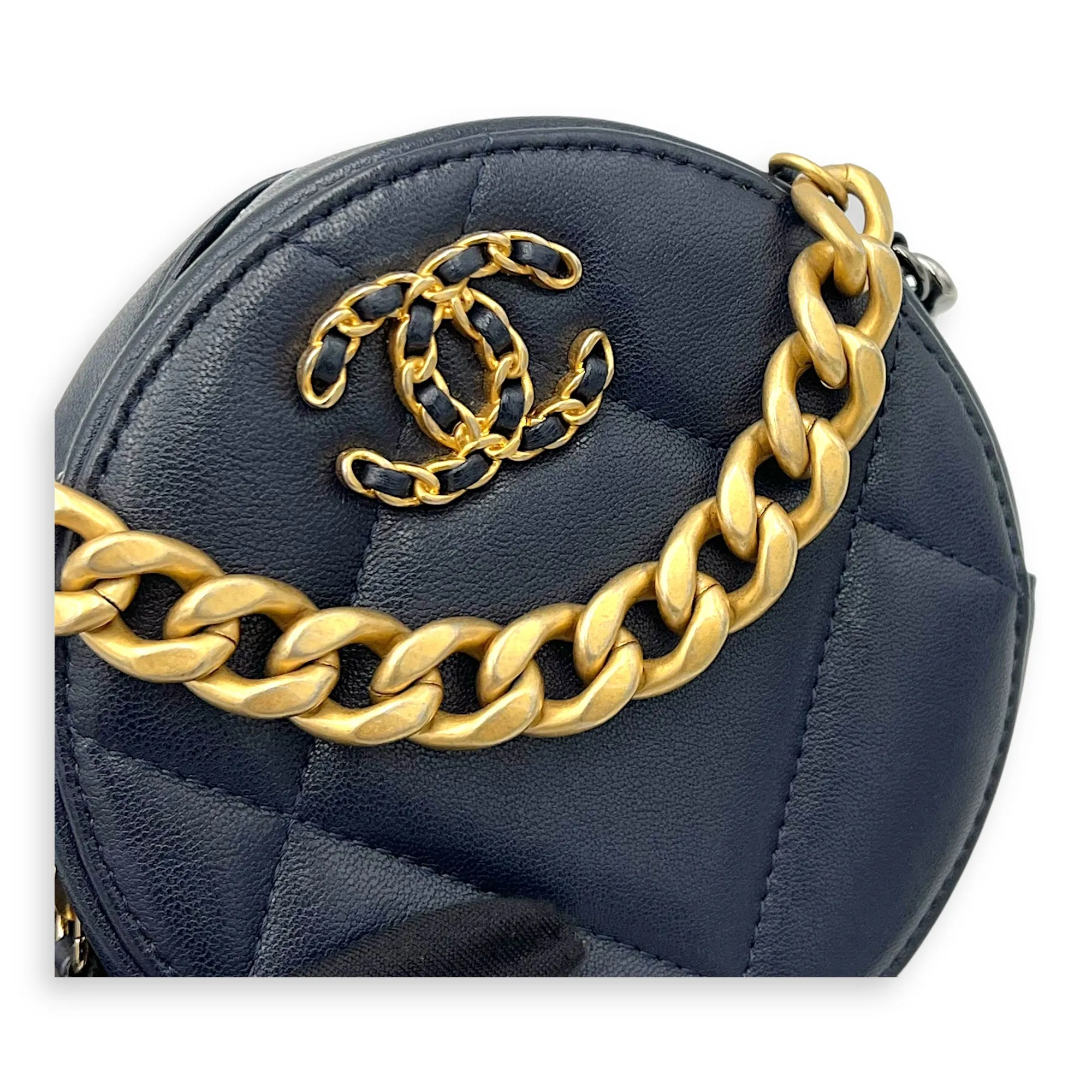 Round CC Crossbody Bag Blue in Calfskin, Mixed hardware