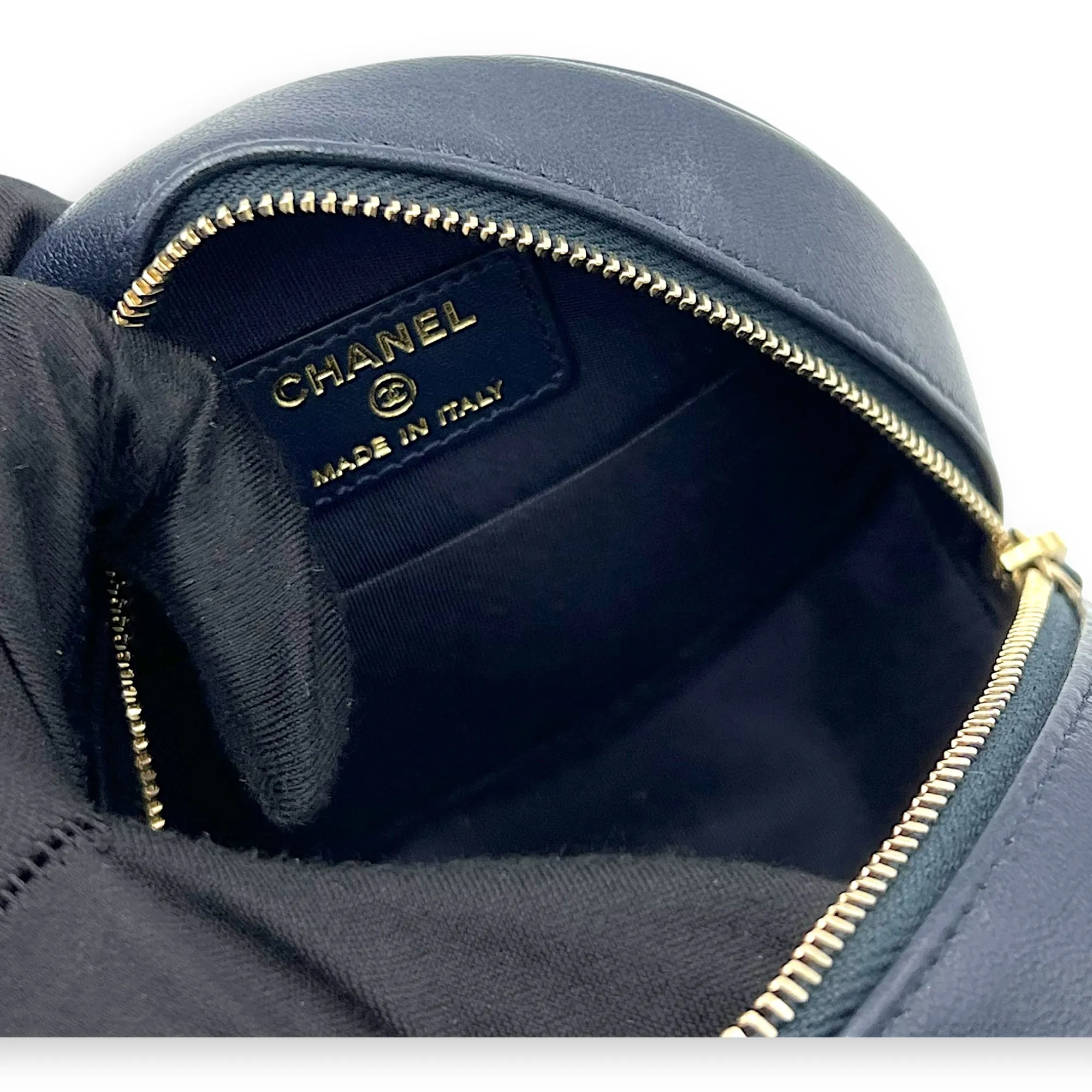 Round CC Crossbody Bag Blue in Calfskin, Mixed hardware